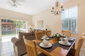 Dining - NEW! Spacious 4-Bed Oasis at Regal Oaks Resort – Close to Disney & Old Town (Kissimmee)