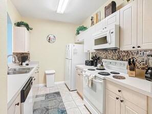 Fridge, microwave, oven, dishwasher - NEW! Spacious 3BR Condo Near Disney w/ Resort Amenities (Kissimmee)