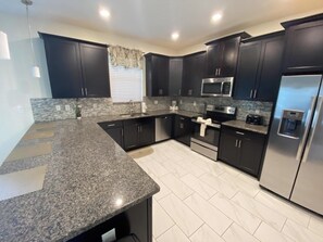 Refrigerador, microondas, horno, lavavajillas