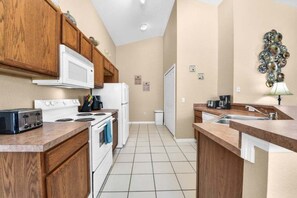 Fridge, microwave, oven, dishwasher - NEW! Reserve Retreat - Gated 4BR with Pool Near Disney (Davenport)