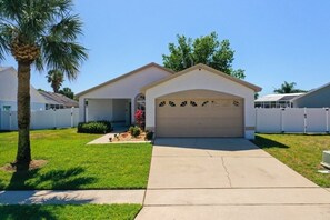 Exterior - NEW! Spacious 3BR Pool Home in Indian Creek, Close to Disney & Attractions (Kissimmee)