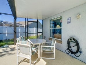 Outdoor dining - NEW! Spacious 3BR Pool Home in Indian Creek, Close to Disney & Attractions (Kissimmee)