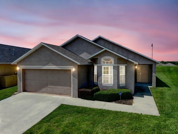 Exterior - NEW! Cozy 4BR Pool Home w/ Game Room Near Disney (Davenport)