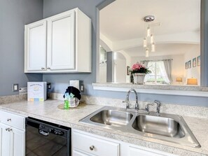 Refrigerador, microondas, horno y lavavajillas