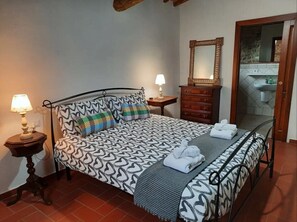 4 dormitorios, tabla de planchar con plancha, wifi y ropa de cama