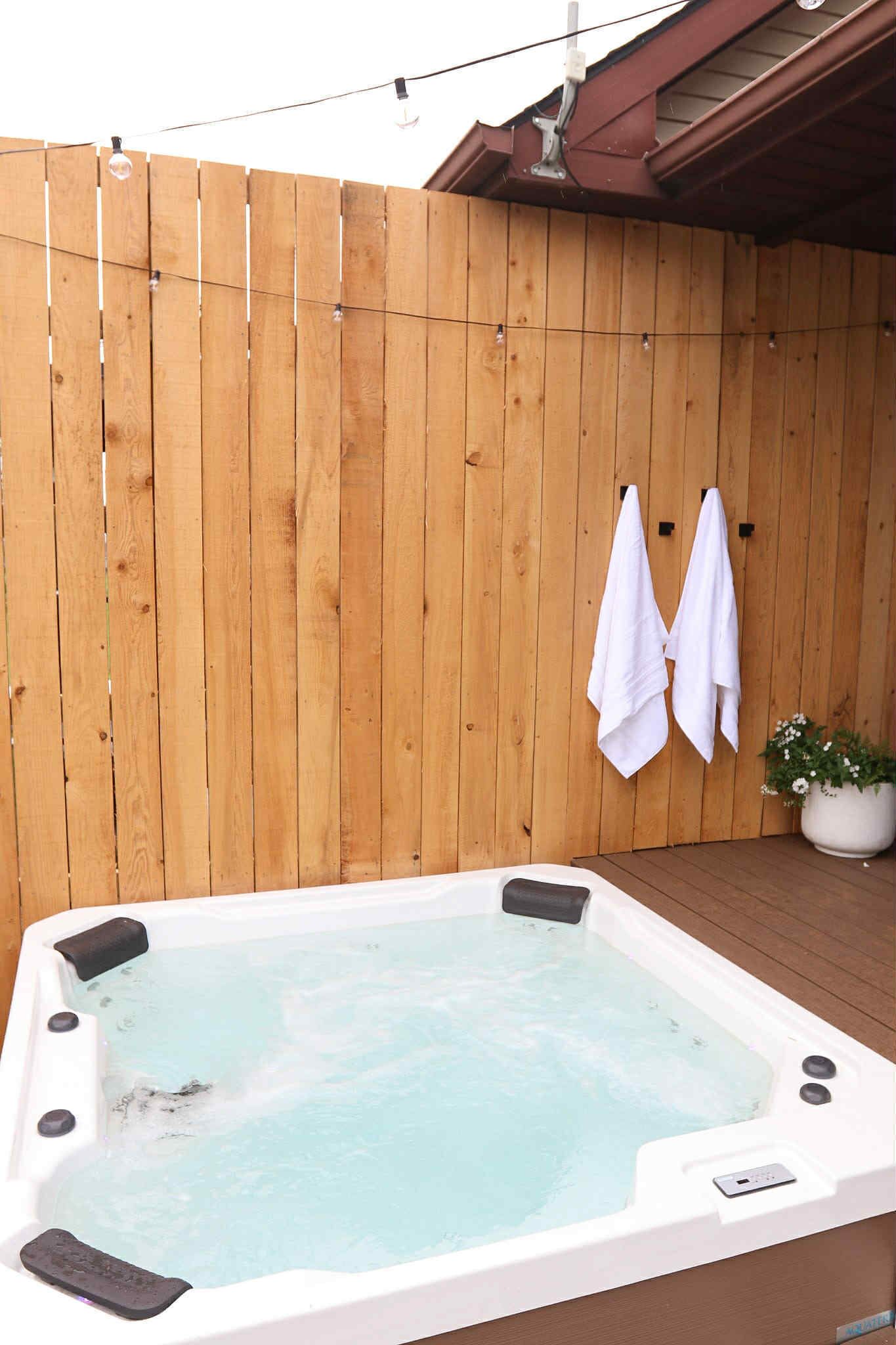 Tina de hidromasaje al aire libre