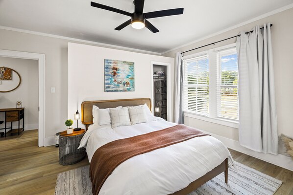 2 habitaciones, tabla de planchar con plancha, wifi y ropa de cama