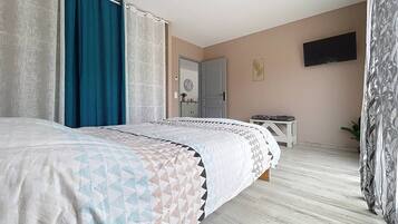 3 bedrooms, iron/ironing board, free WiFi, bed sheets