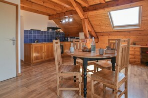 Dining - Chez Fred 202 - parking, wifi - clg savoie (Saint-Pierre-d'Albigny)