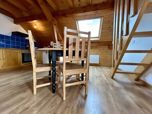 Dining - Chez Fred 202 - parking, wifi - clg savoie (Saint-Pierre-d'Albigny)