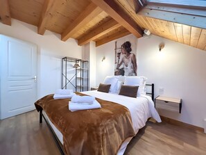 2 bedrooms, iron/ironing board, WiFi, bed sheets