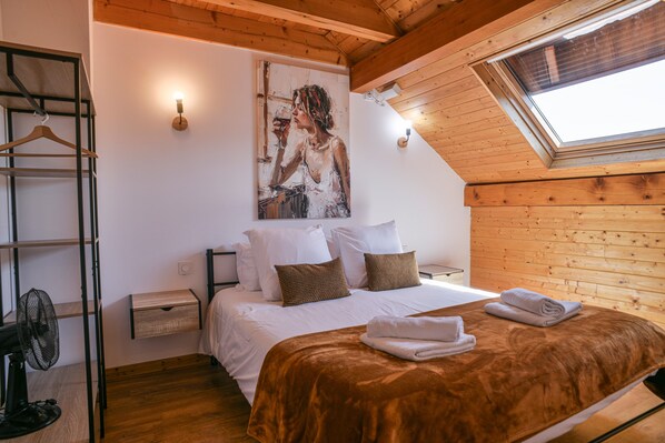 2 bedrooms, iron/ironing board, WiFi, bed sheets