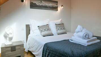 2 habitaciones, tabla de planchar con plancha, wifi y ropa de cama