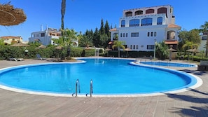 حمام سباحة