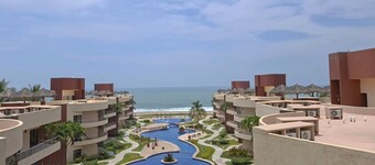 Playa Grande Penthouse, 3BR Condo + 1500 sqft Patio