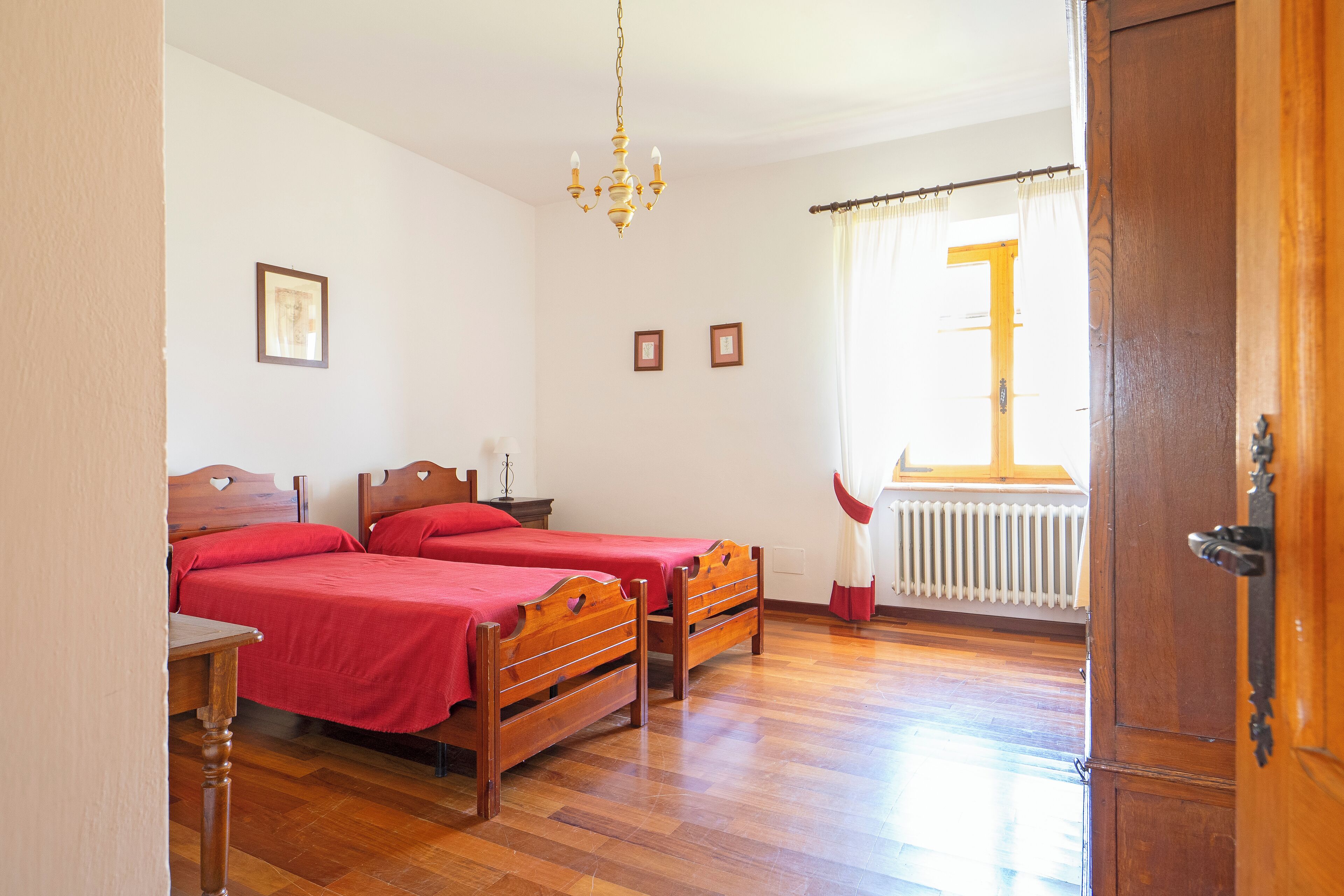 9 chambres, lit parapluie, Wi-Fi gratuit, draps fournis