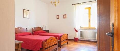 9 chambres, lit parapluie, Wi-Fi gratuit, draps fournis