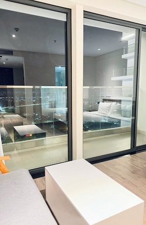 Appartamento Luxury, balcone, vista città | Area soggiorno