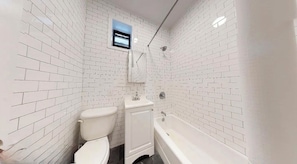 SĂšche-cheveux, serviettes fournies, savon, papier toilette