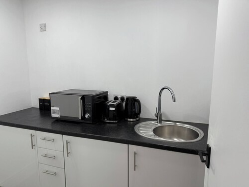 Room-peaceful Luton Apartment - Perfect