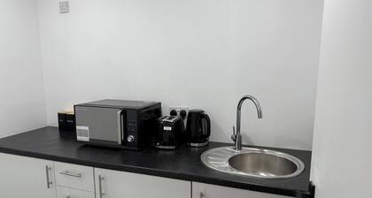 Room-peaceful Luton Apartment - Perfect