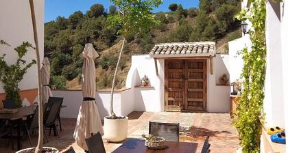 Molino Mairena villa in the middle of nature with heated pool