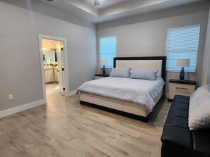 5 bedrooms, iron/ironing board, WiFi, bed sheets