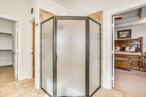 3 bedrooms, WiFi, bed sheets, wheelchair access - Charming house with AC and fitness room in enjoyable Fort Worth (Fort Worth)