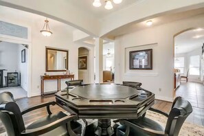 Dining - Charming house with AC and fitness room in enjoyable Fort Worth (Fort Worth)