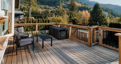 Character 3-bdr Newly Reno'd Modern OceanSky Lodge
