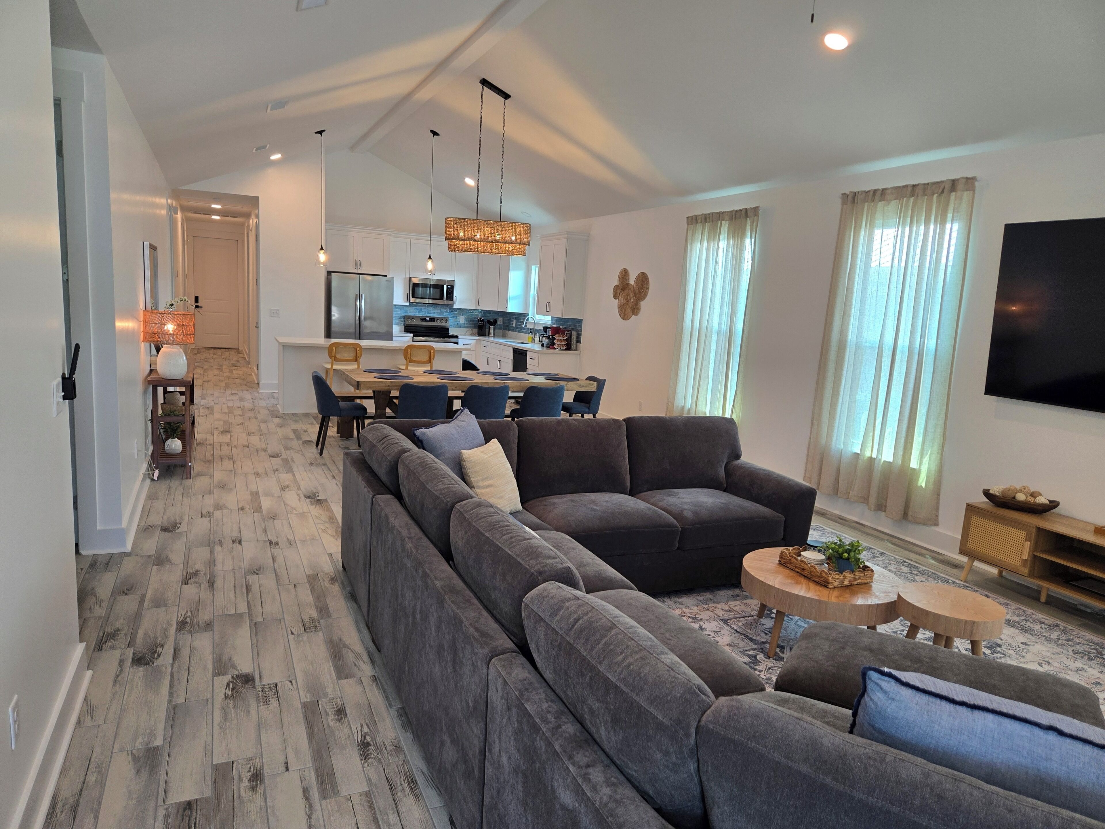 Téléviseur connecté, jeux vidéo, table de baby-foot, table de ping-pong