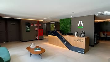 Apartamento superior | Saguão