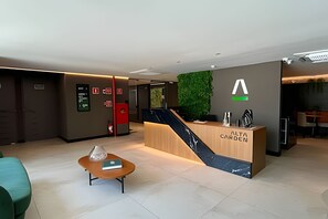 Apartamento superior | Vestíbulo