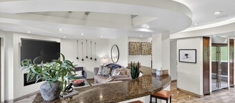 Slopeview Luxe Condo | Ski-In/Ski-Out Retreat