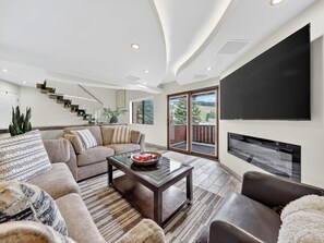 Smart TV, fireplace, table tennis