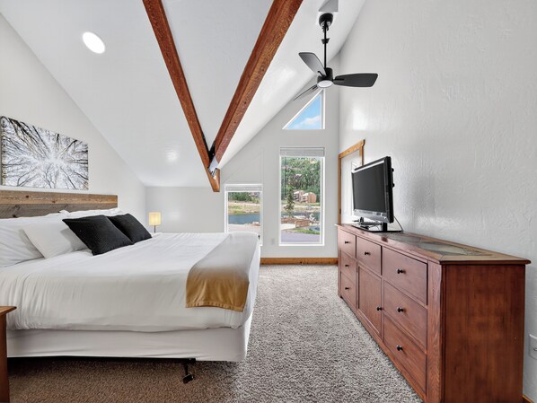 3 bedrooms, travel cot, free WiFi, bed sheets