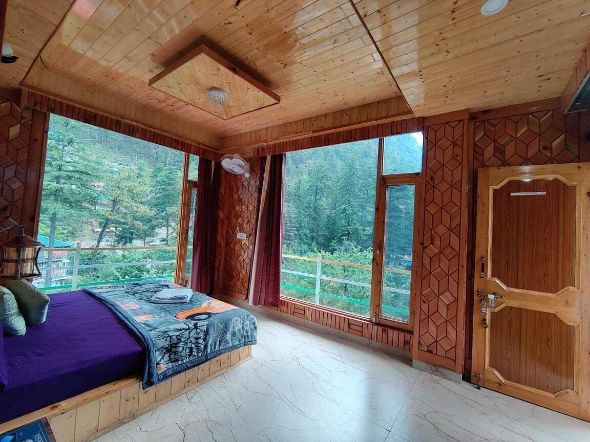 Habitación doble Confort, balcón, vista a la montaña | Escritorio y wifi gratis 