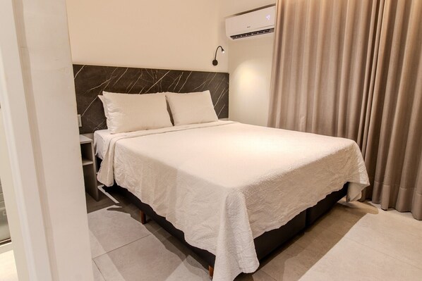 Apartamento básico, vista para a praia