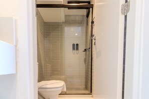 Apartamento básico, vista para a praia | Banheiro