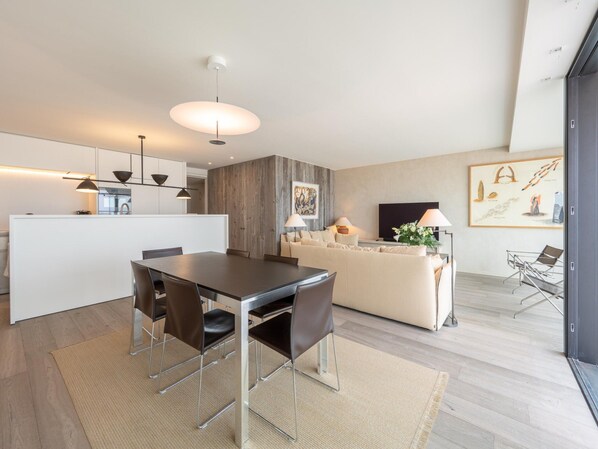 Apartment | Dining