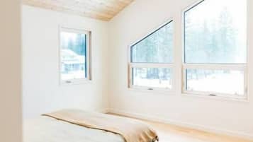 3 bedrooms, travel cot, Internet, bed sheets