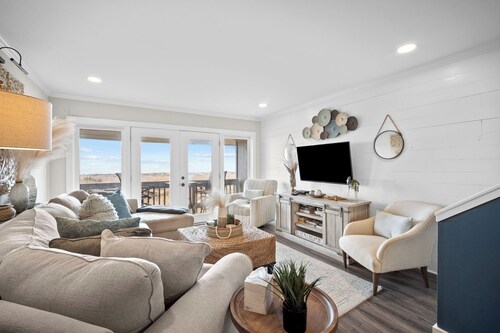 Oceanfront Villa, Private Pool, Beautiful Beach Views - 410 Captain John Fripp