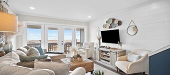 Oceanfront Villa, Private Pool, Beautiful Beach Views - 410 Captain John Fripp