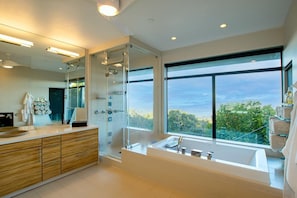 Dusche, Haartrockner, Bidet, Handtücher