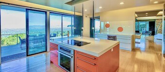 Fantastic 7-bedroom house with AC in Los Altos Hills