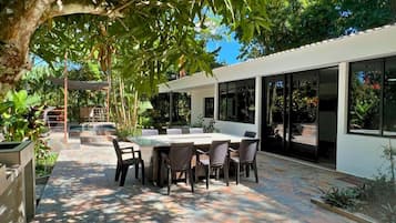 Khu ẩm thực ngoài trời