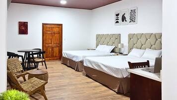 Phòng 2 giường đơn Tiêu chuẩn, sân hiên, quang cảnh vườn | Khu vực làm việc phù hợp cho laptop