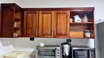 Family House, Patio, Pool View | Private kitchen | Microwave, cookware/dishes/utensils