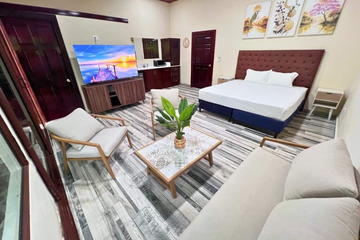 Honeymoon Room, 1 King Bed, Garden View, Garden Area