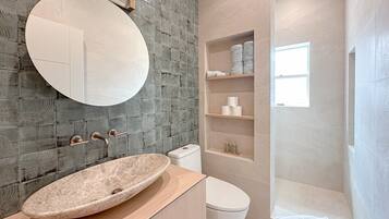 Bruser, håndklæder, Sæbe, Toiletpapir